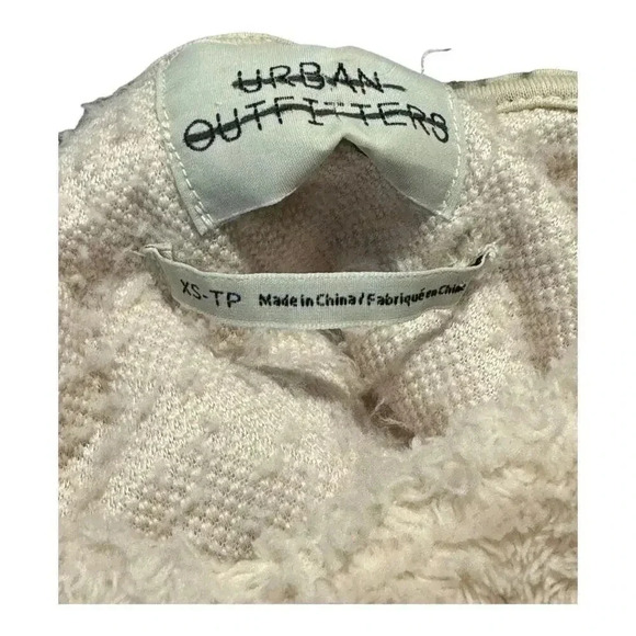 Urban Outfitters Size XS‎ Sherpa Cream And Black Hooded Cropped Sweater - Picture 4 of 6